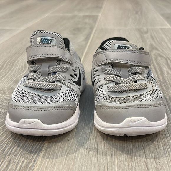 Nike Flex 2016 Run Toddlers Gray Sneakers Size 6C - Picture 3 of 8